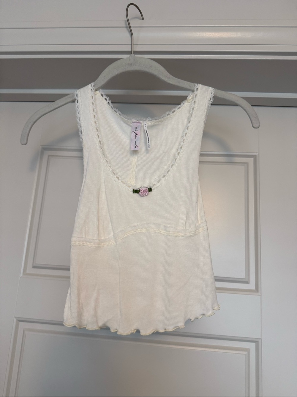 Urban Outfitters Out From Under White Lace-Trim Cropped Tank Pink Rose Detail XS